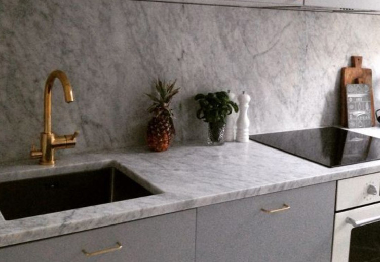 نمونه اجرا شده ماربل شیت رولی پشت چسبدار M11 عرض ۶۰ سانت طول ۳ متر