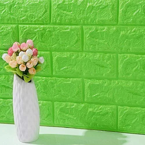 تصویر از نزدیک دیوارپوش فومی پشت چسبدار70*77 (طرح سبز)